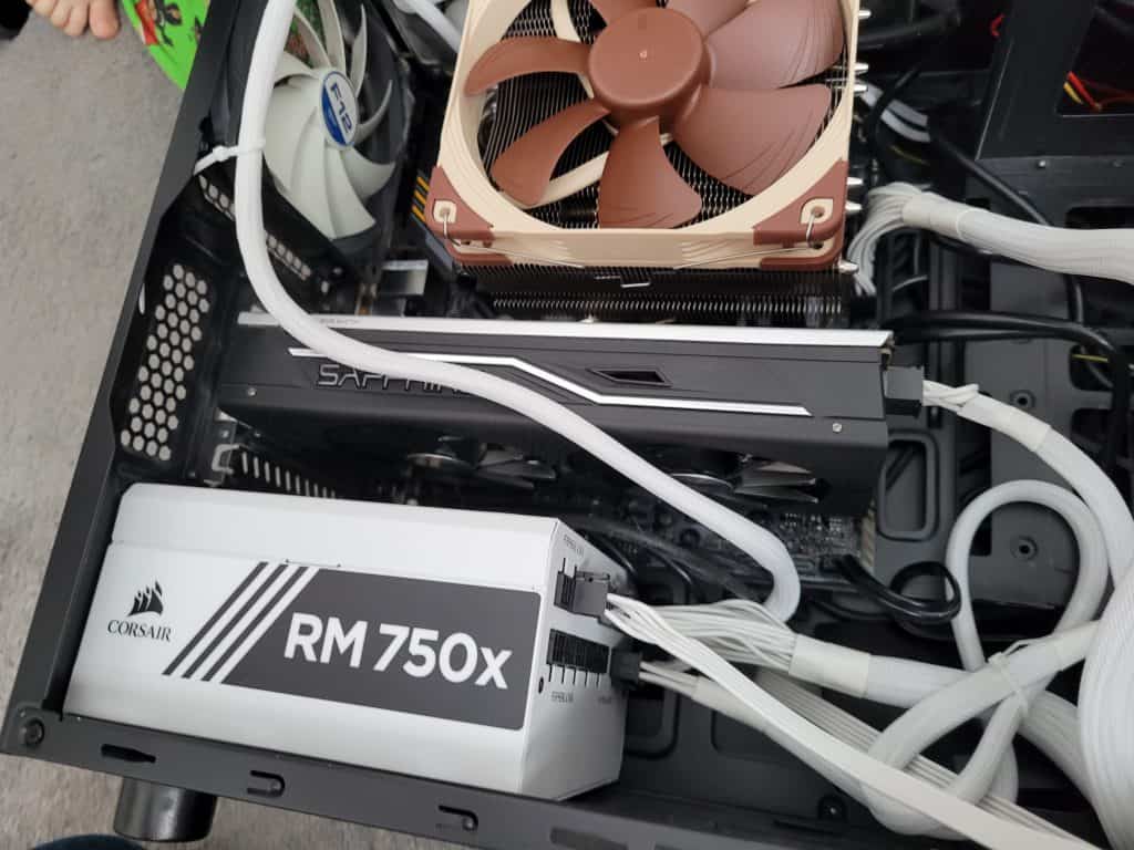 A Corsair 750x power supply and Sapphire RX480 graphics card please ignore the bad cable management