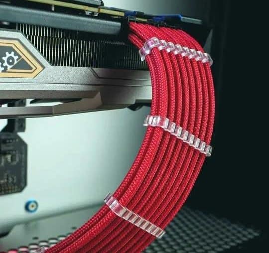 CableMod bridged PCIe power cables result in a really neat result