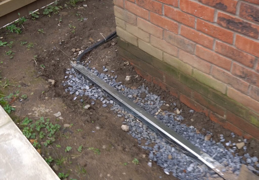 Unfinished shallow trench