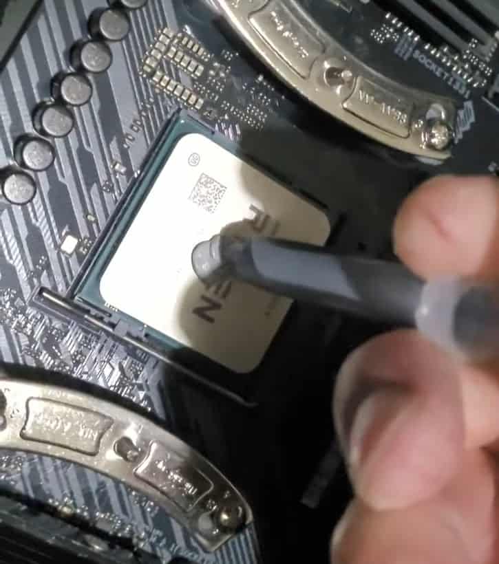 Putting Arctic thermal paste on my Ryzen CPU