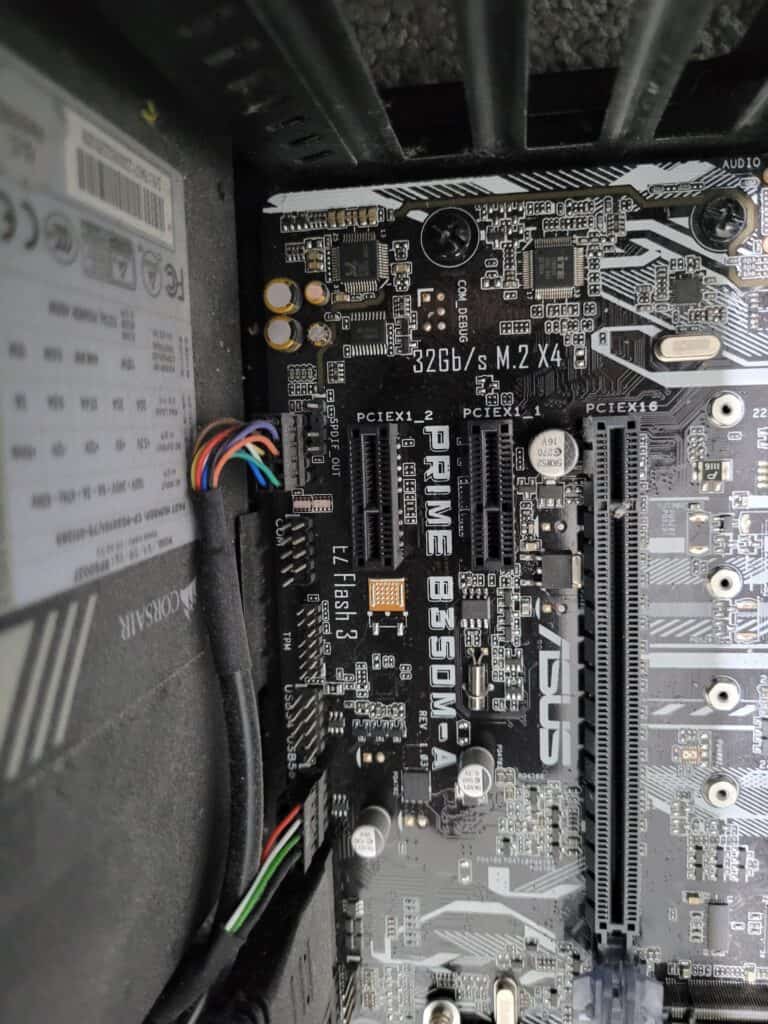 15 Motherboard with labelled PCIe slots