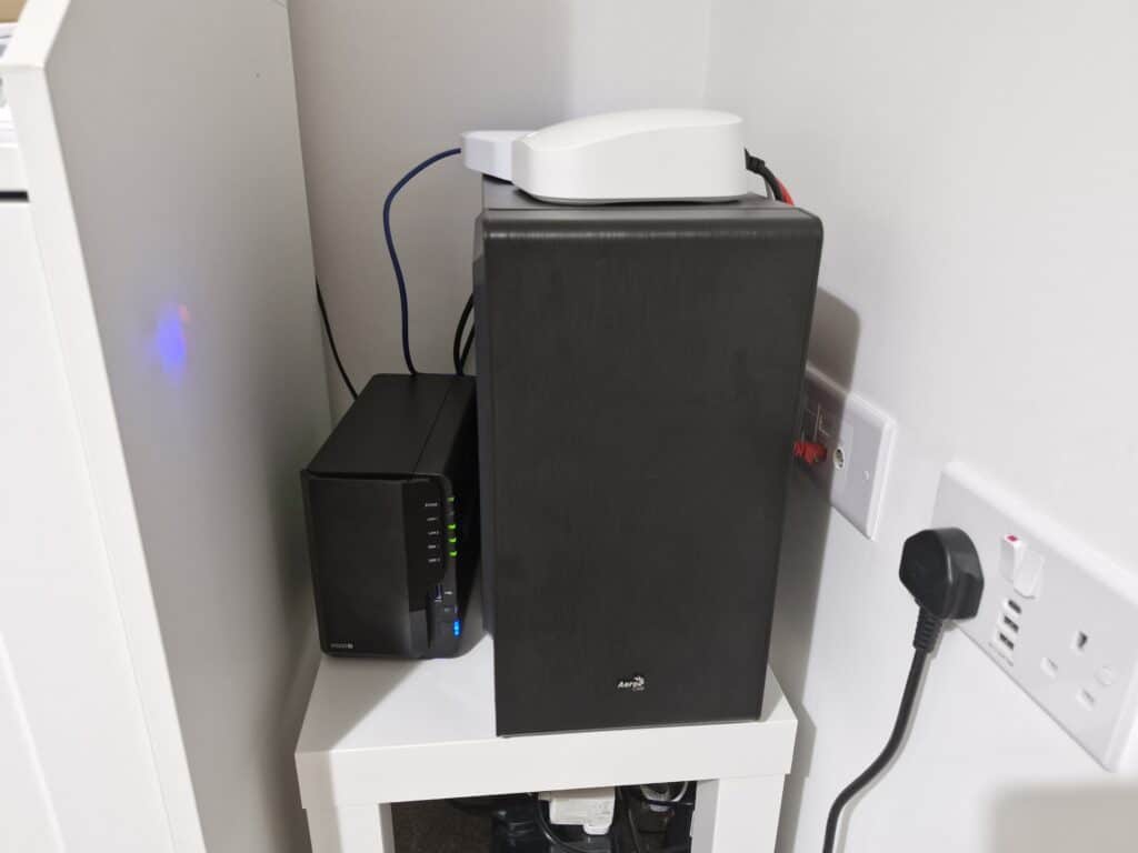 The size difference between my two NAS Synology and Homelab Aerocool CS 106